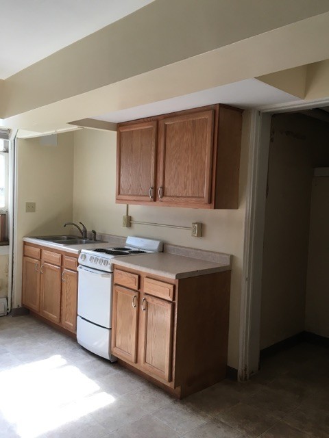 Urbana Apartment: 705 W. Main