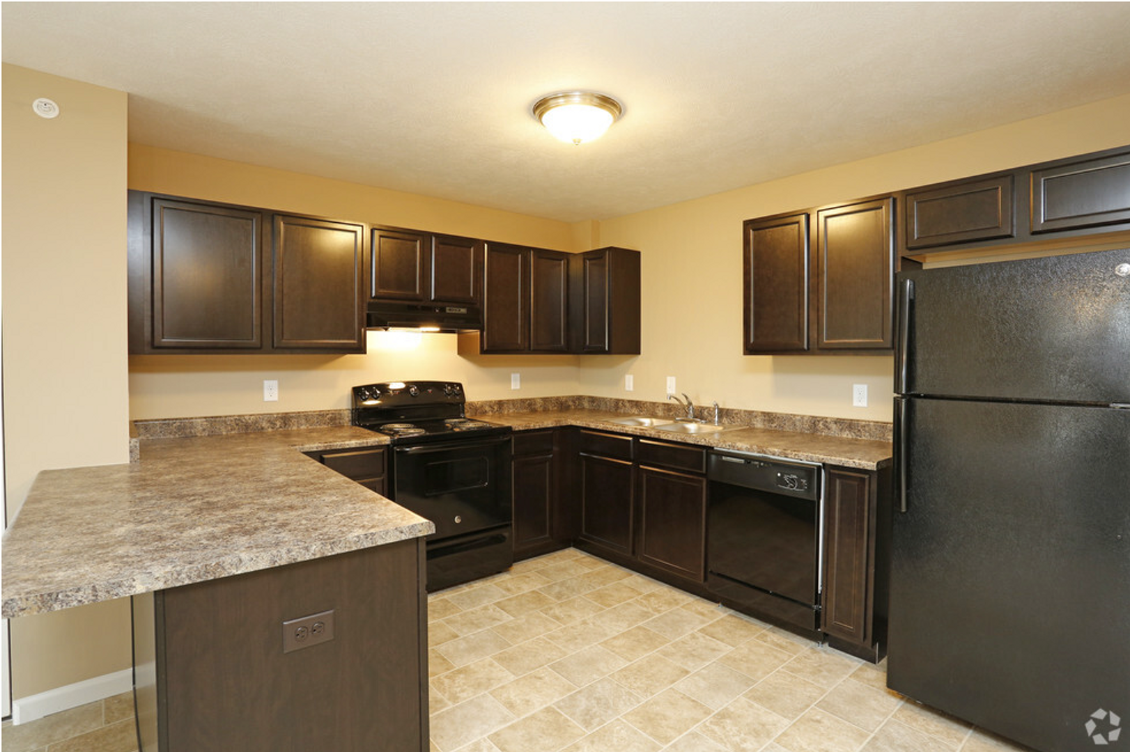 Urbana Apartment: 1905 N Cunningham Ave