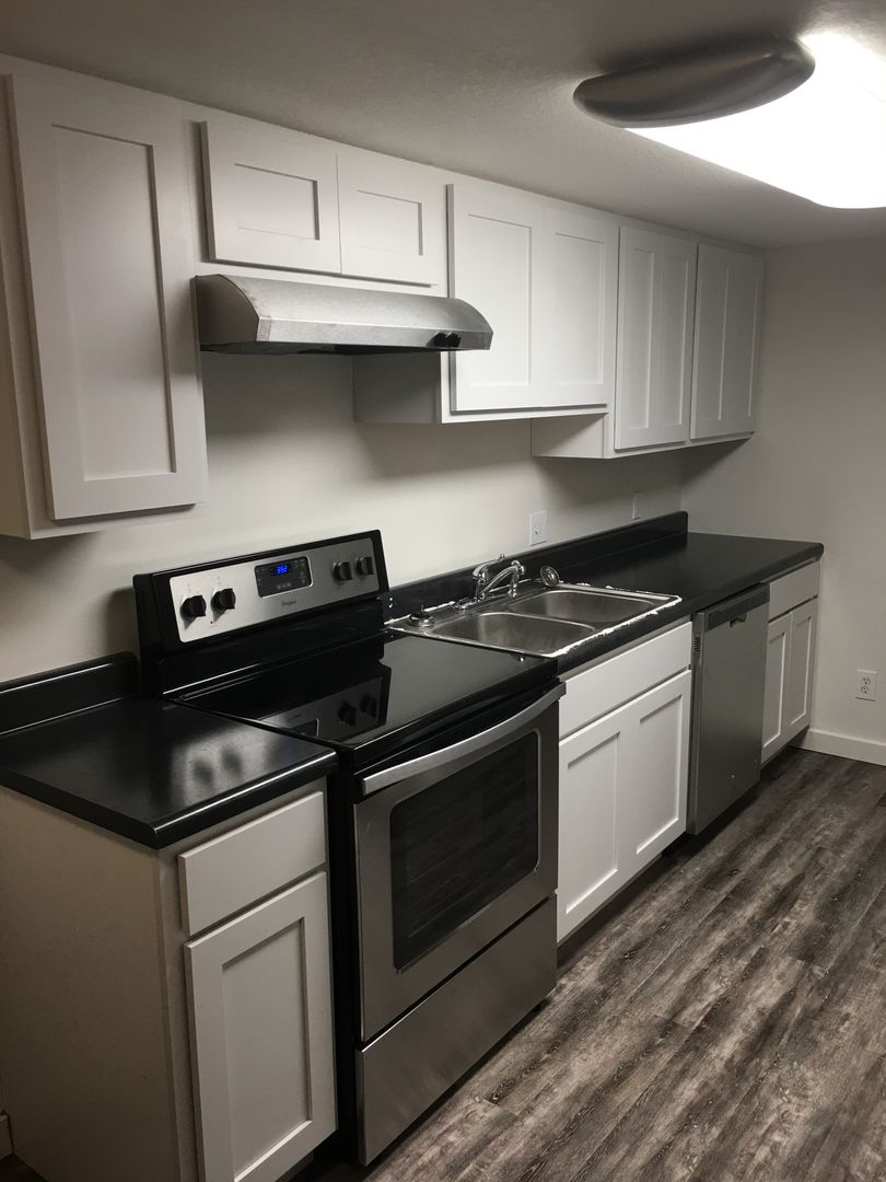 Champaign Apartment: 1902 Karen Ct