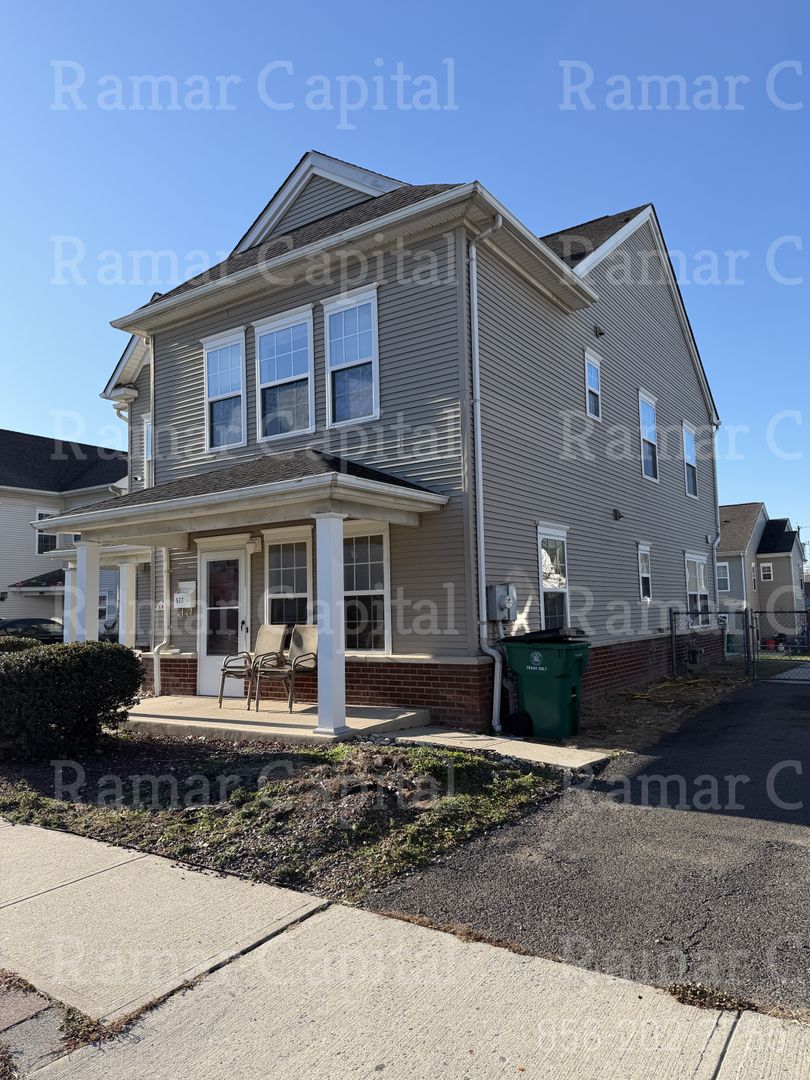 Camden House: 527 Beideman Ave