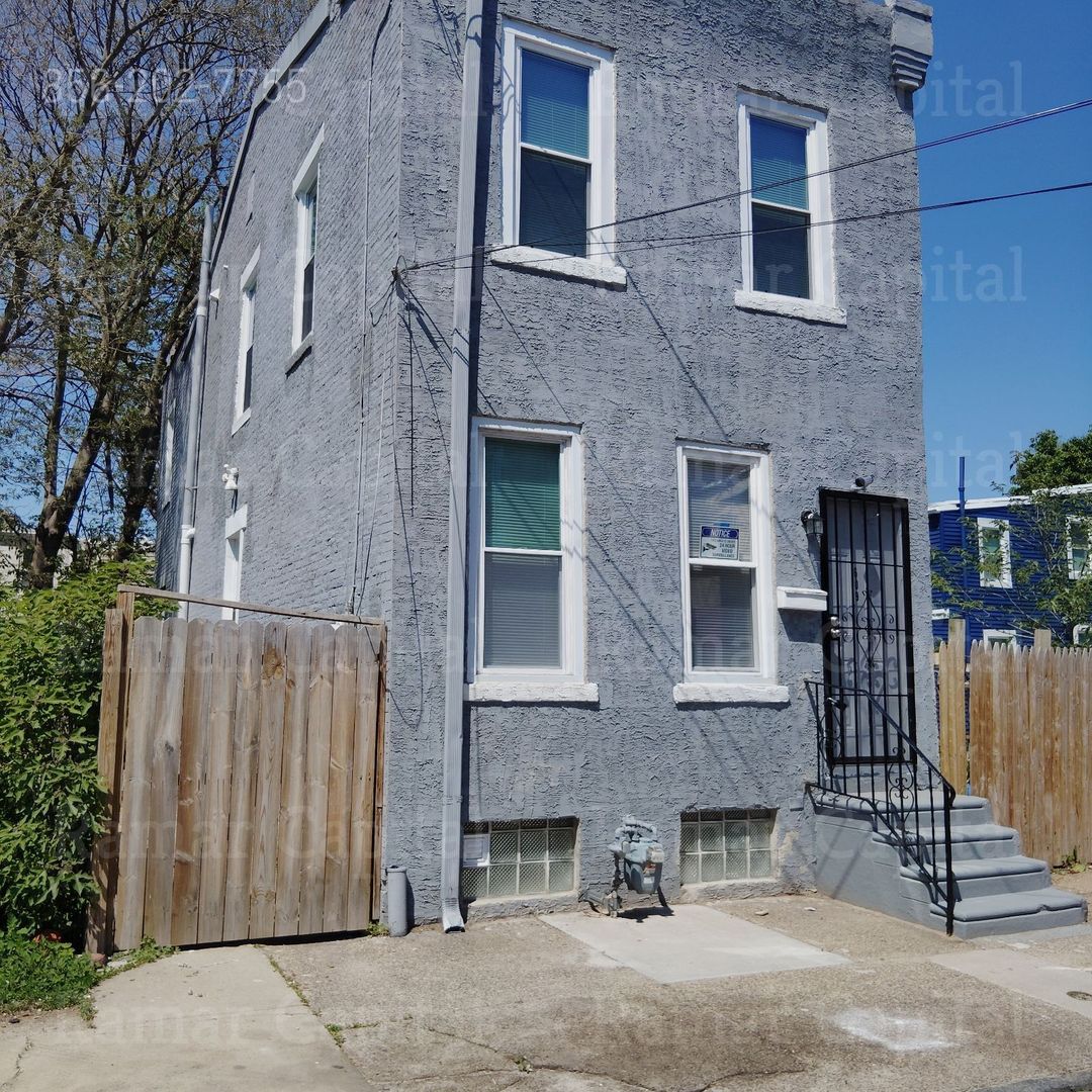 Camden House: 609 Henry St