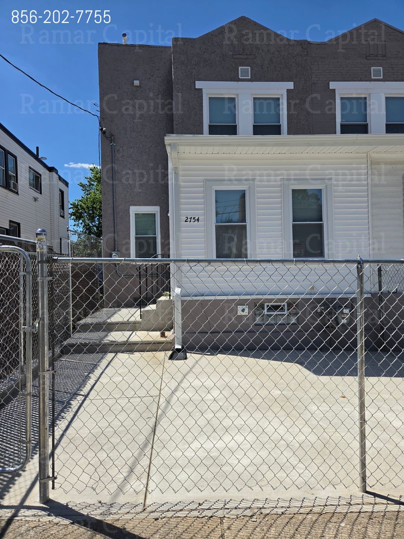 Camden House: 2754 Mickle St