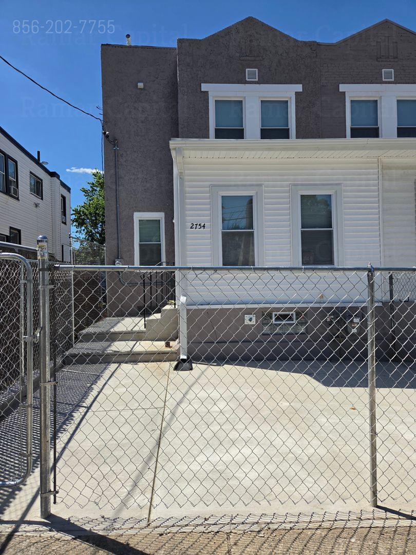 Camden House: 2754 Mickle St