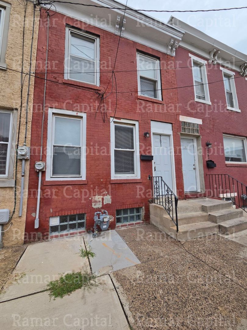 Camden House: 281 Walnut St