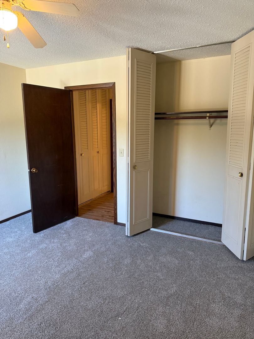 St Paul Apartment: 1905 Wilson Ave E