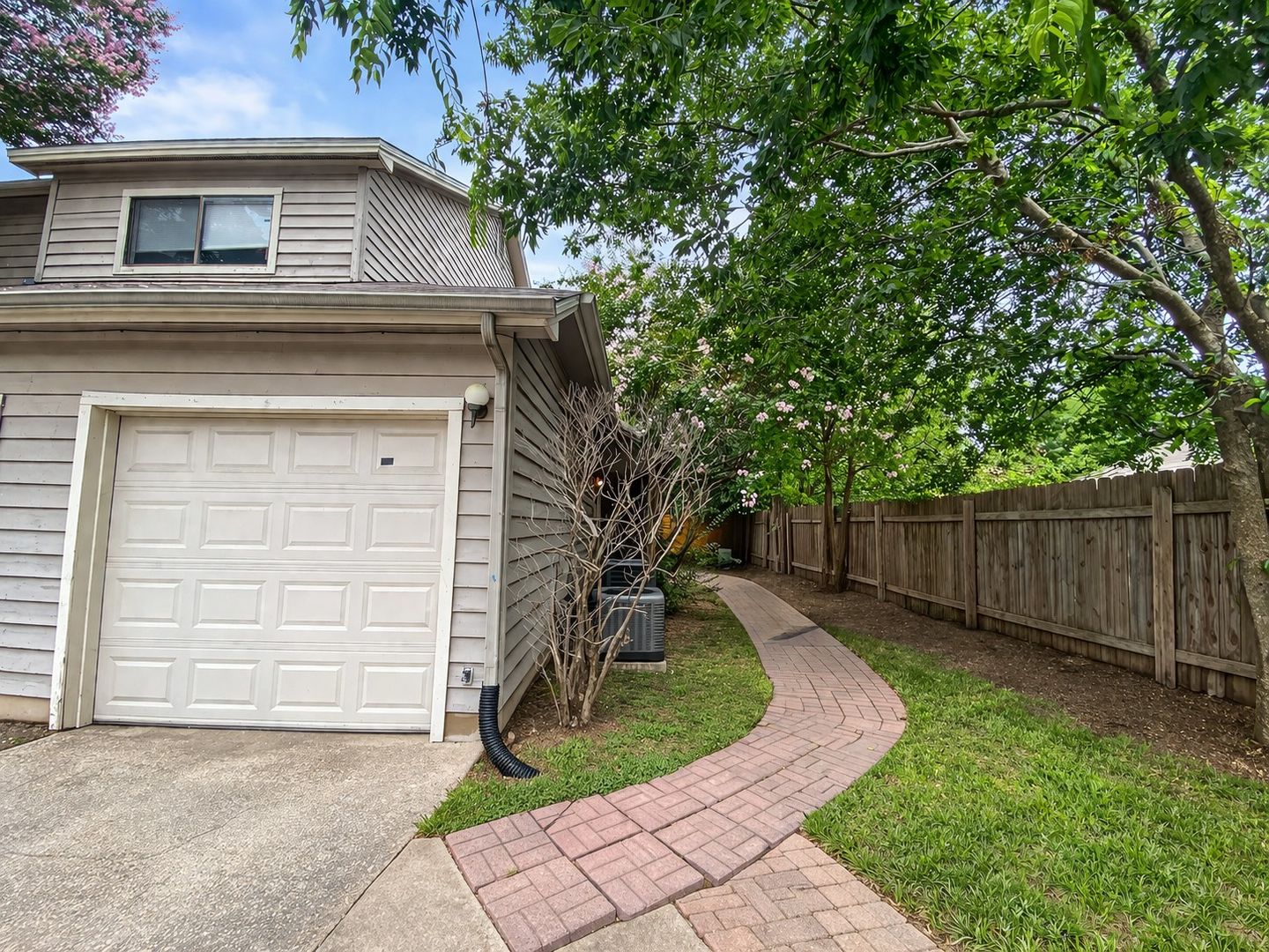 Austin Multiplex: 8704 Schick Rd - Unit D