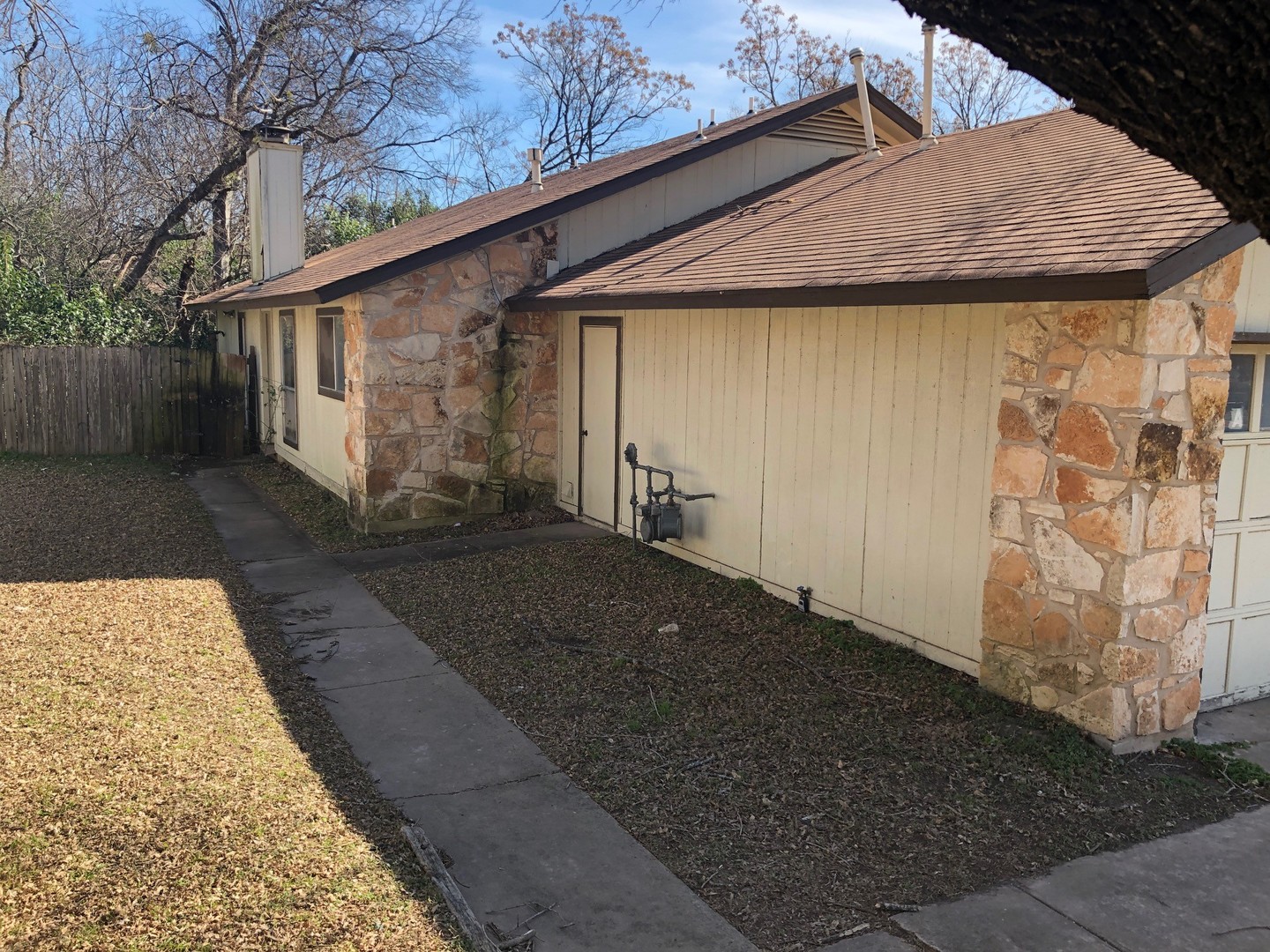 Austin Multiplex: 9609 Aberdeen Way