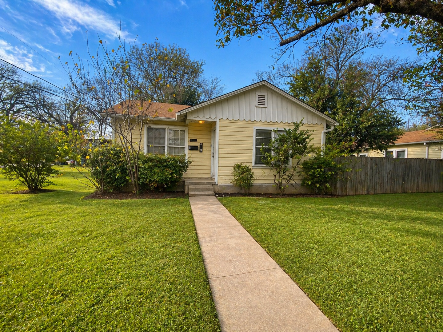 Austin Multiplex: 5400 Harmon Ave