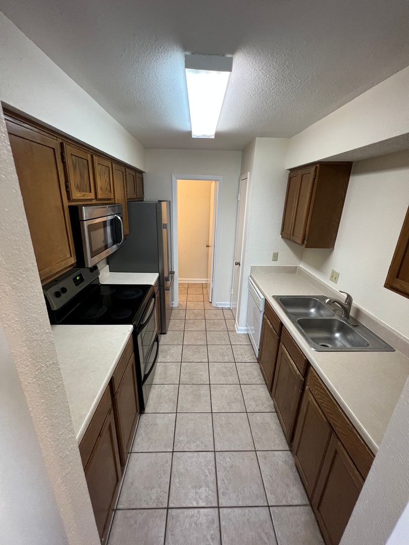 Austin Apartment: 8700 Schick Rd
