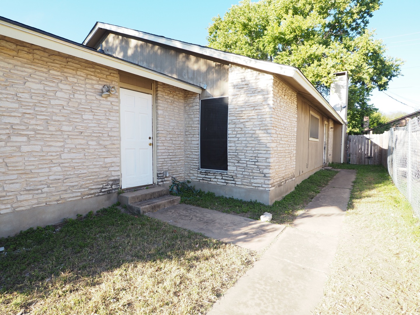 Austin Apartment: 1012 Fieldwood Drive