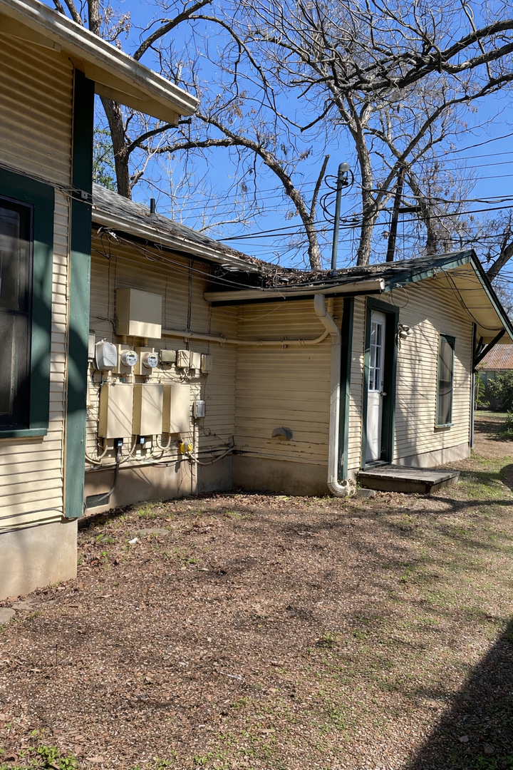 Austin Apartment: 4213 Avenue C