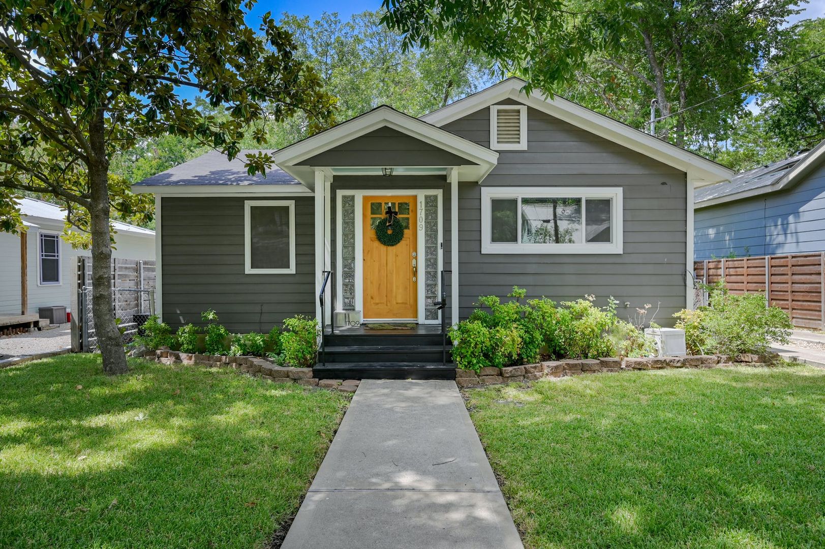 Austin House: 1709 Payne Ave