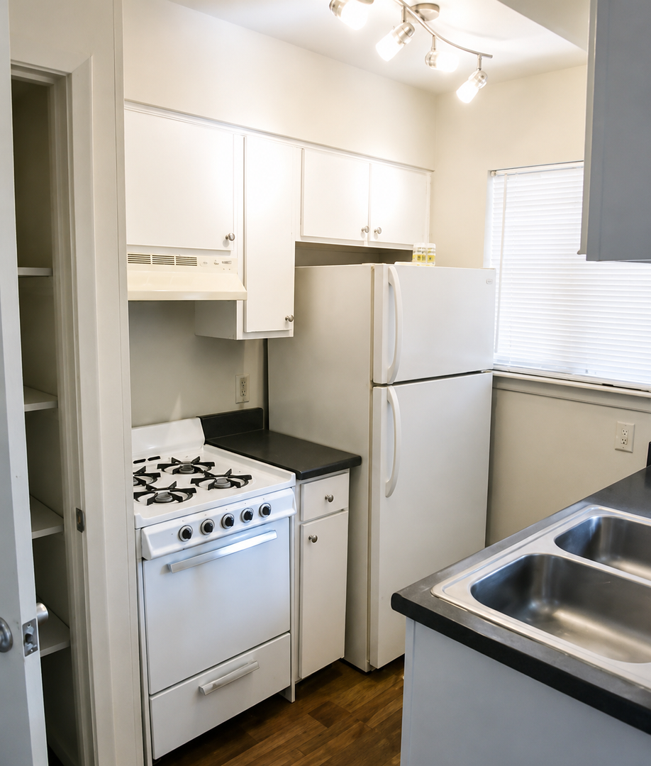 Austin Apartment: 104 W. 38th 1/2 St