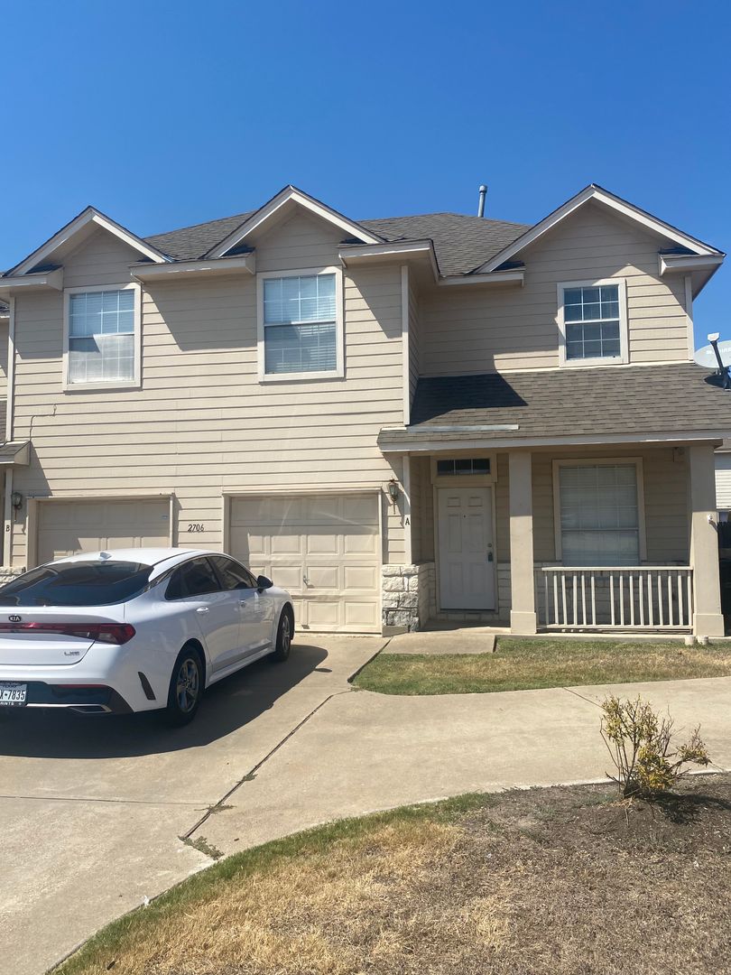 Round Rock Apartment: 2706 Westhampton Ct