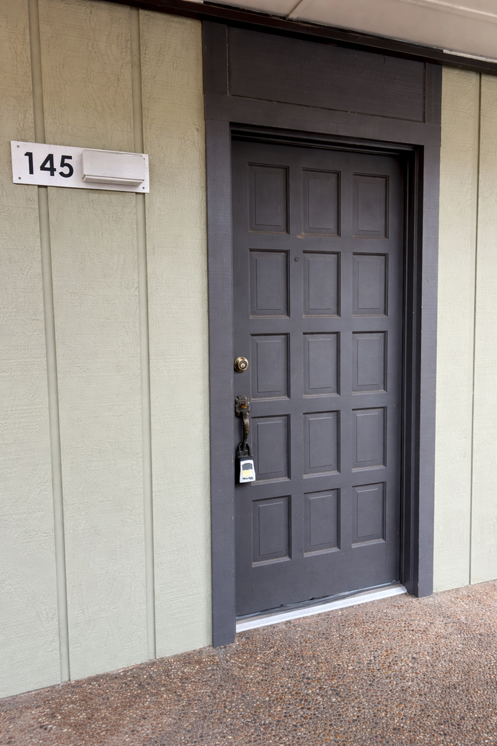 Austin Apartment: 500 E Riverside Dr