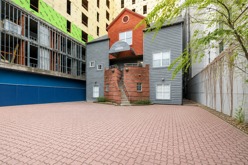 UT Area Condo – photo 1