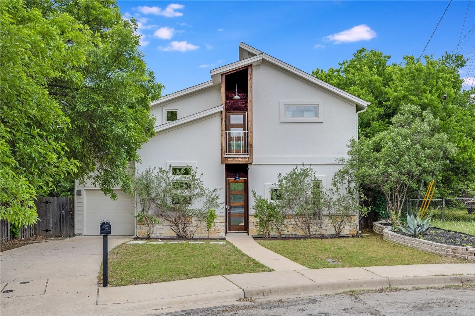 Austin House: 1189 Graham St.