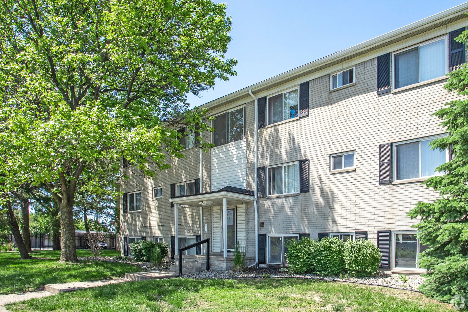 Detroit Apartment: 12611 Memorial St