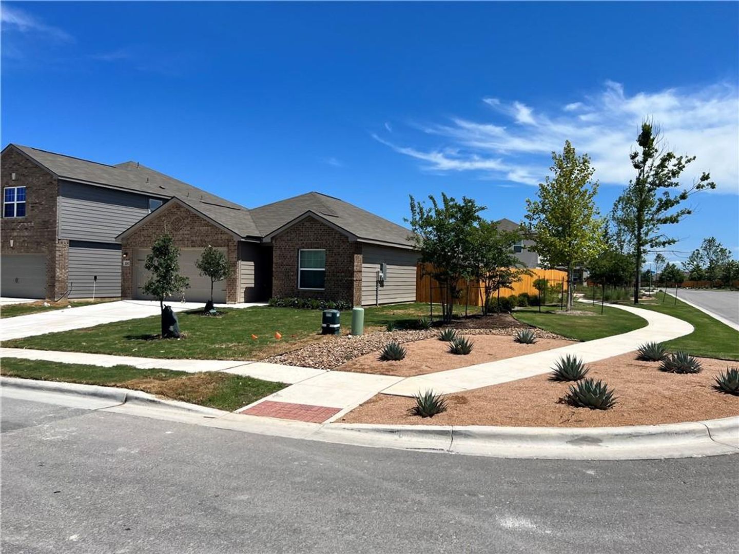 JARRELL House: 100 DUPONT PASS