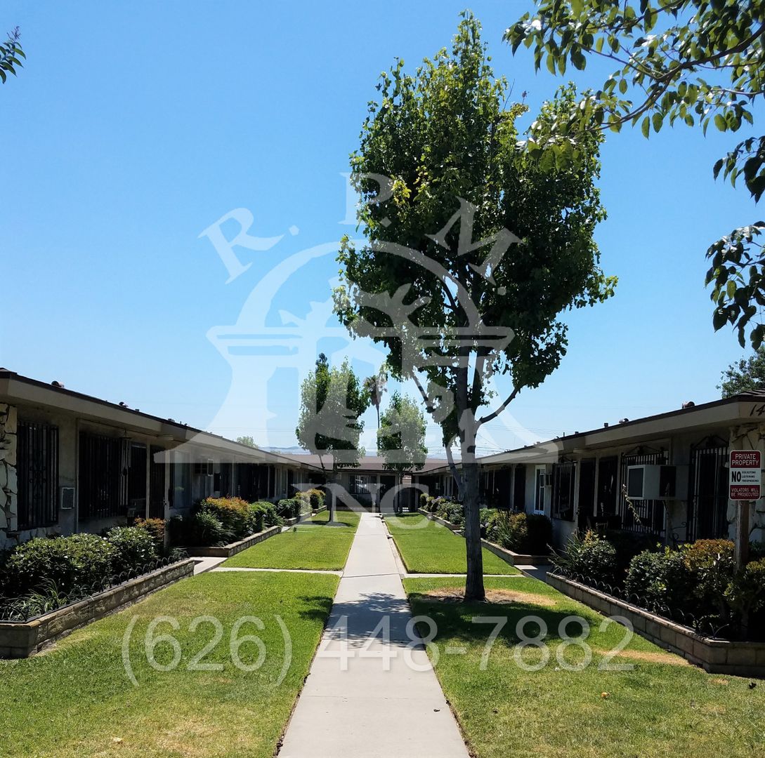 La Puente Condo: 14428 Amar Rd