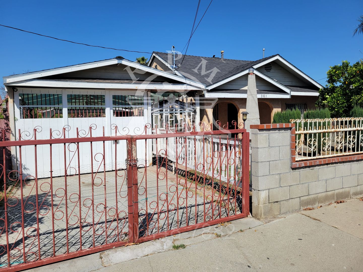 Los Angeles House: 361 S Humphreys Ave