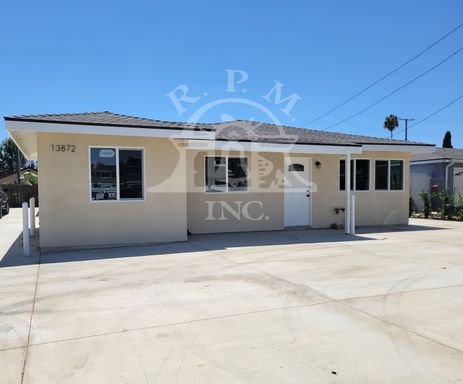 Modern 3 Bedroom Front House – photo 1