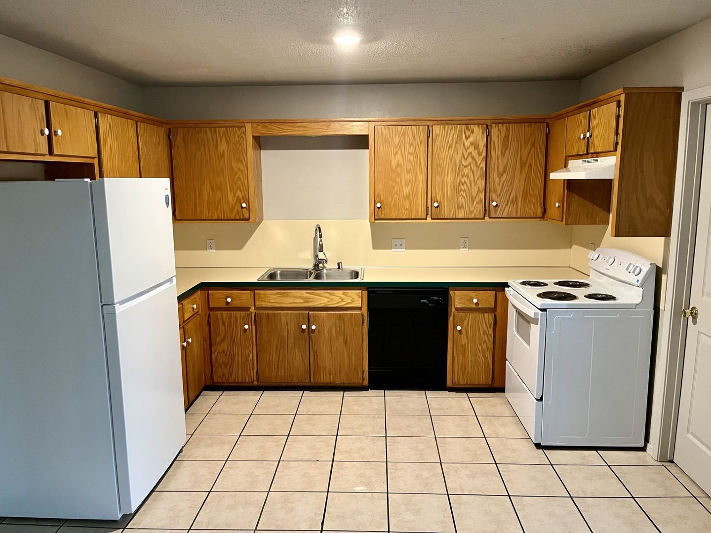 Lavaca Apartment: 106 S Franklin