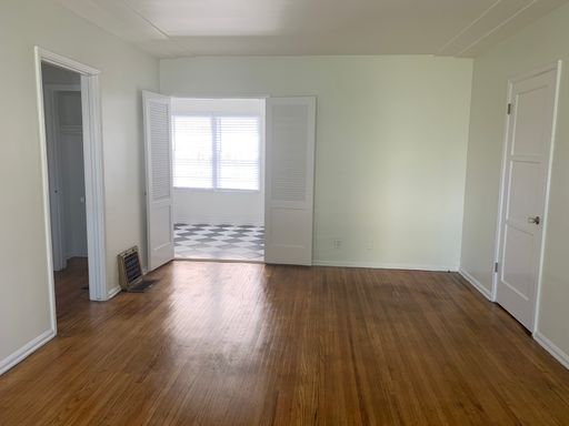 Leimert Park 1+1 Beautifully updated with Hardwood Floors and Designer Tile – photo 1