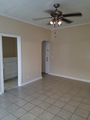 Hollywood Charmer; Single (All Utilities Included) – photo 1