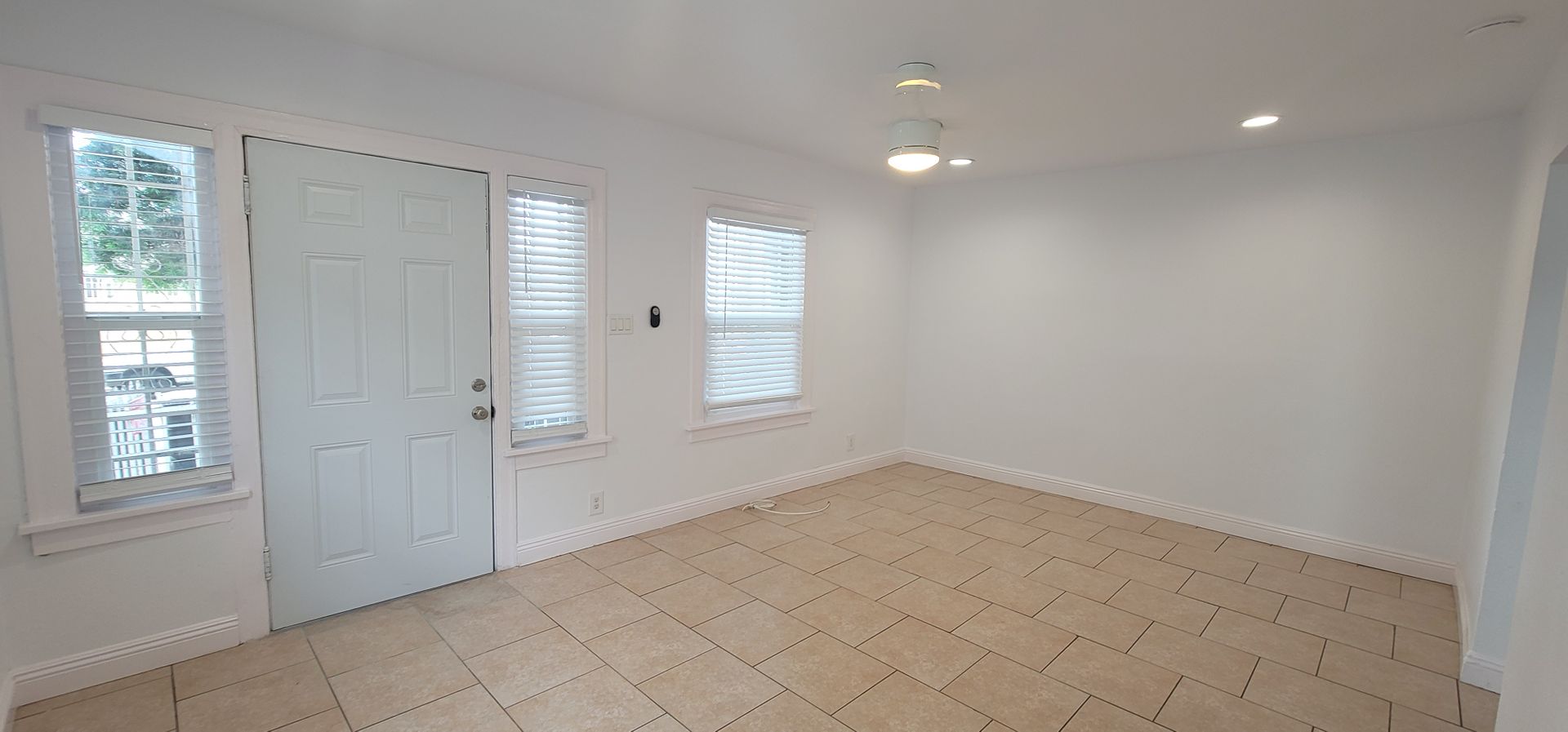 Los Angeles Apartment: 3413-3419 W. 63rd St