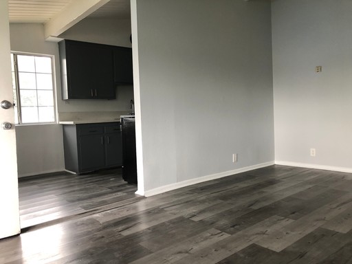 1 bed 1 bath located in the heart of Hyde Park – photo 1