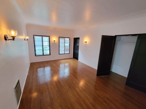 Beautiful Unit in Spanish Courtyard Bldg – photo 1