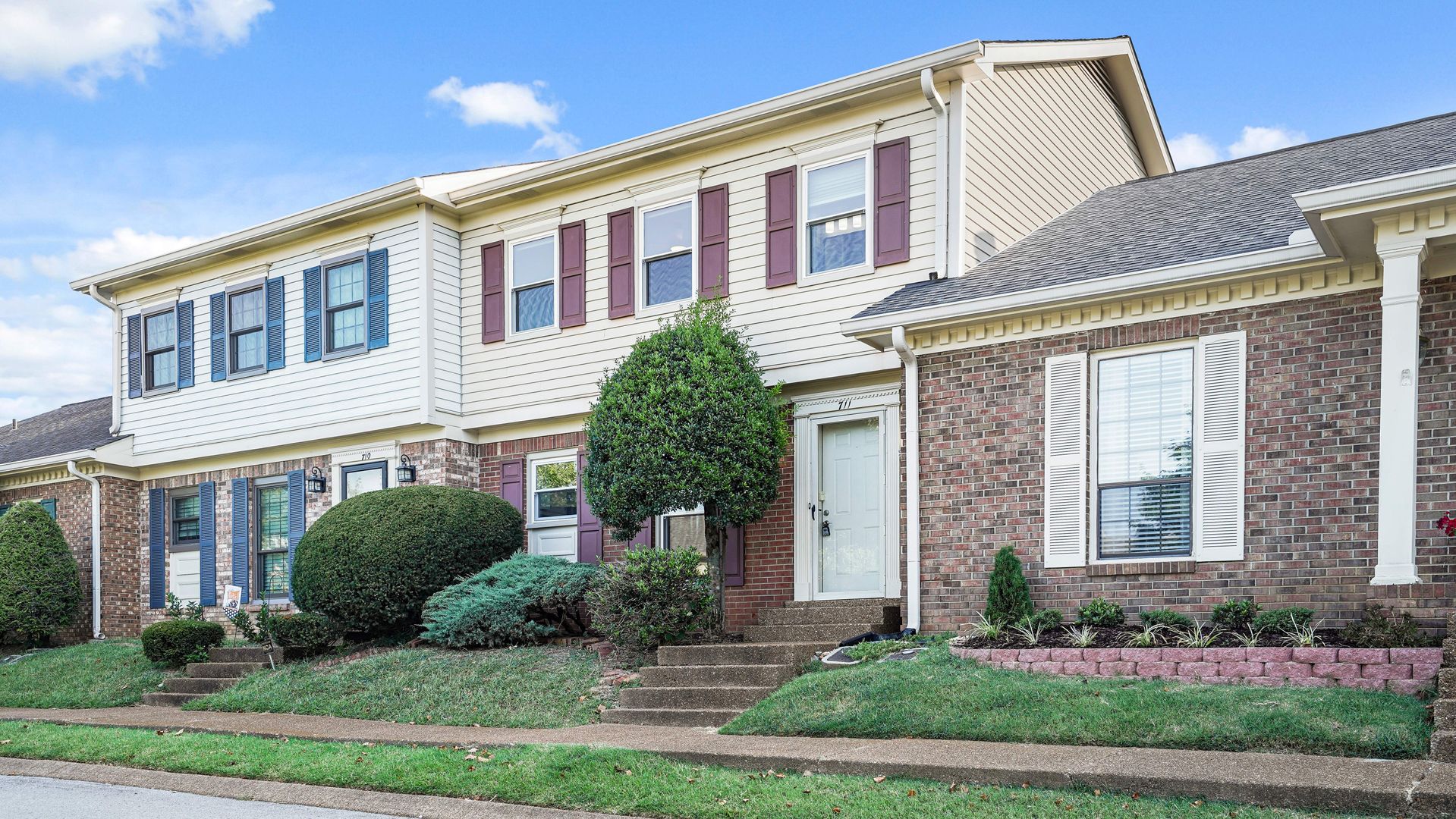 Brentwood House: 711 Brentwood Pointe