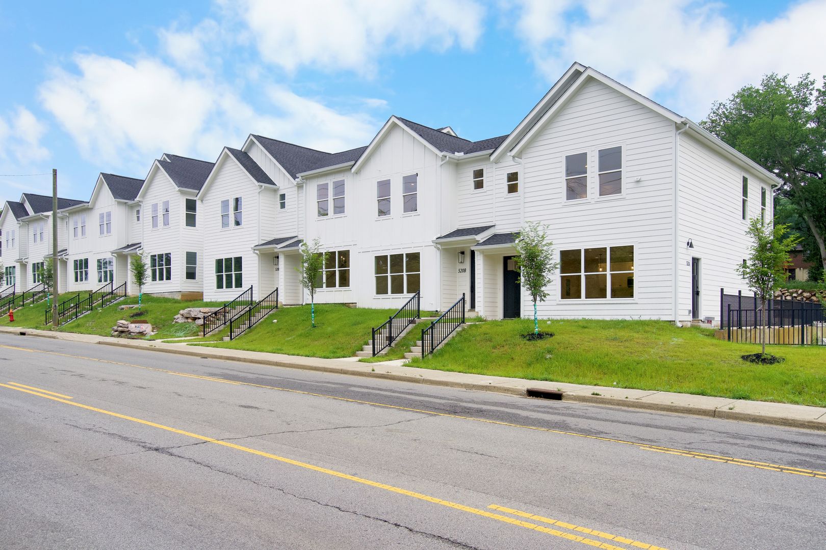 520 Paragon Mills Unit B, Nashville, TN 37211 2 of 12