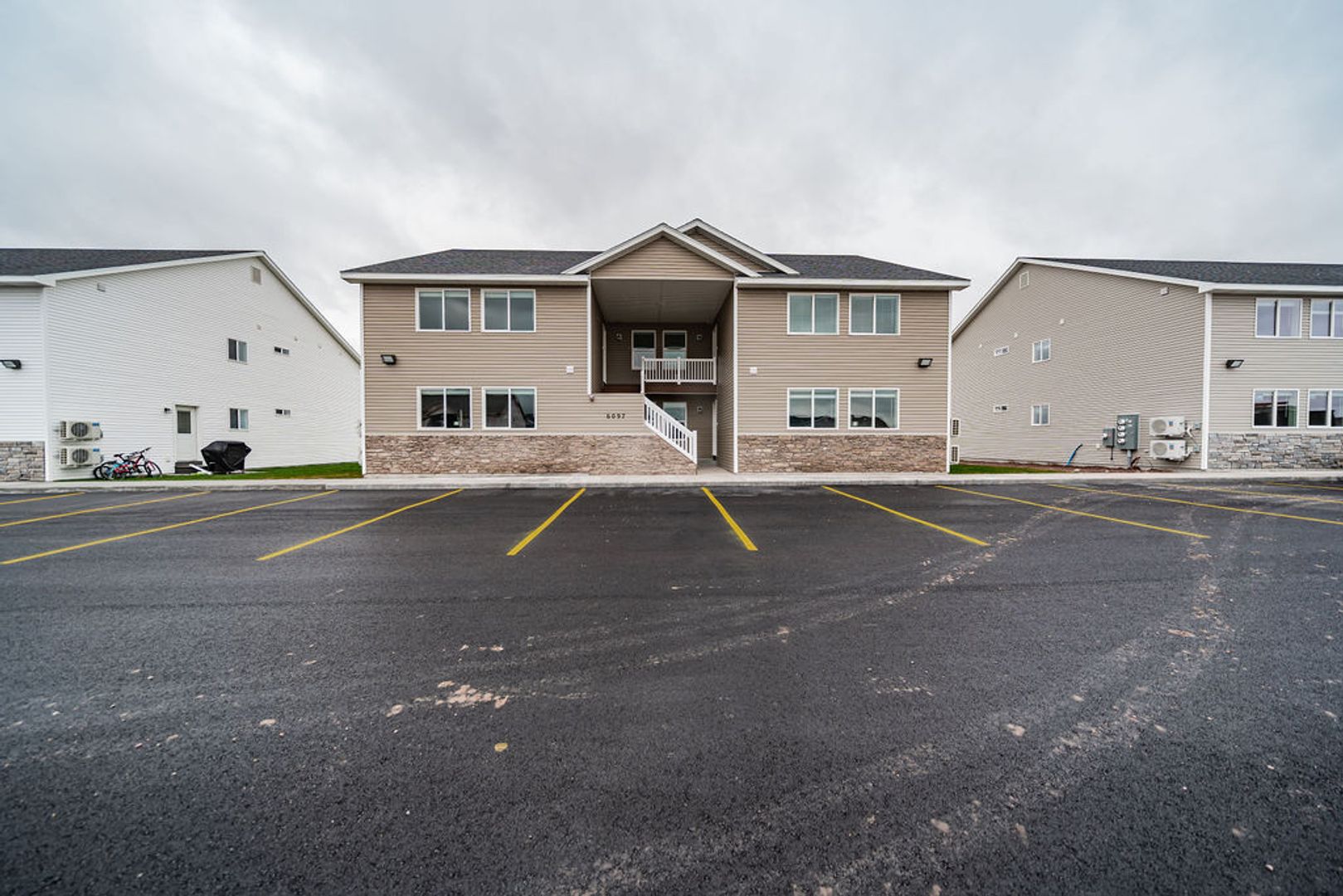 Idaho Falls Apartment: 6097 N Silver Fox Rd