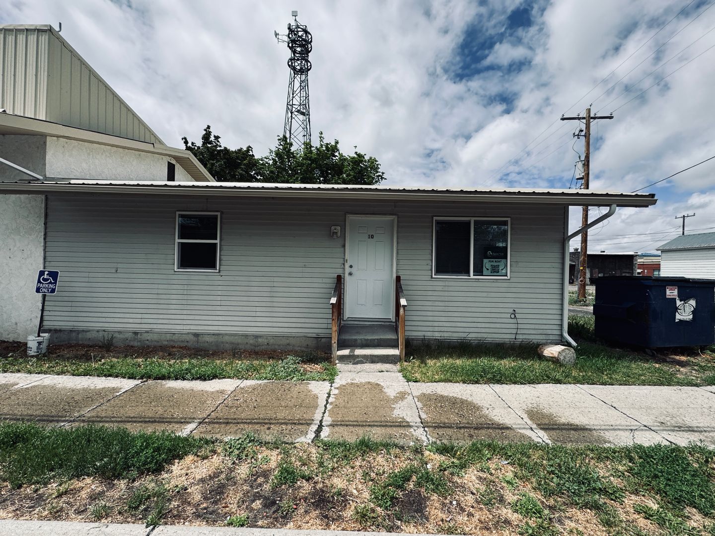 St Anthony Apartment: 49 E Main St