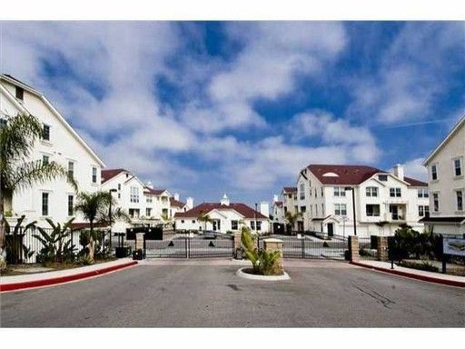 Gated Community - 2 bedroom, 2.5 bath Townhome in the heart of Oceanside – photo 1