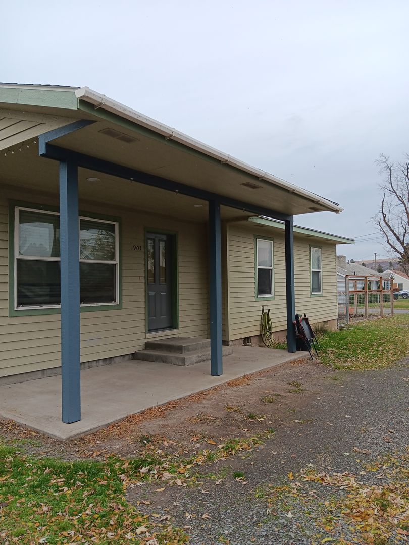 Elgin House: 1901 Birch St.