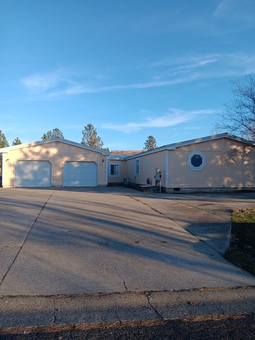 Elgin House: 785 N 7th St