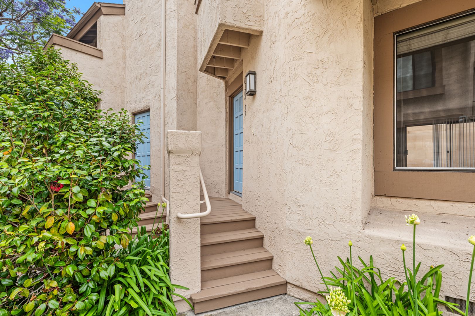 La Jolla Apartment: 8304 Via Sonoma