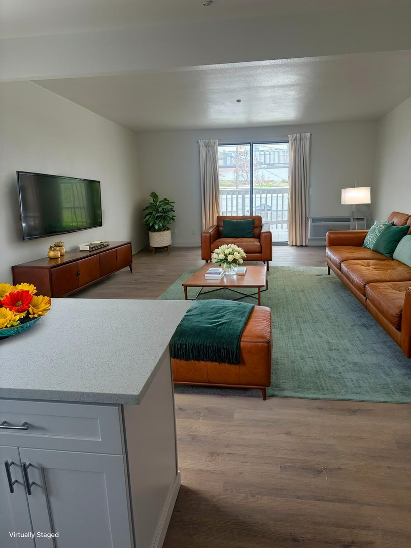 Rainier Apartment: 309 West C Street