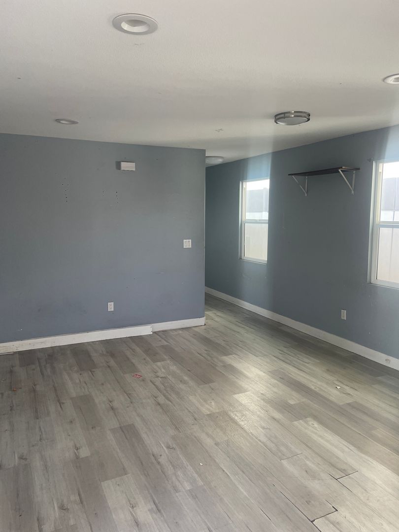 San Pedro Apartment: 400 S Gaffey st  - 414 1/2