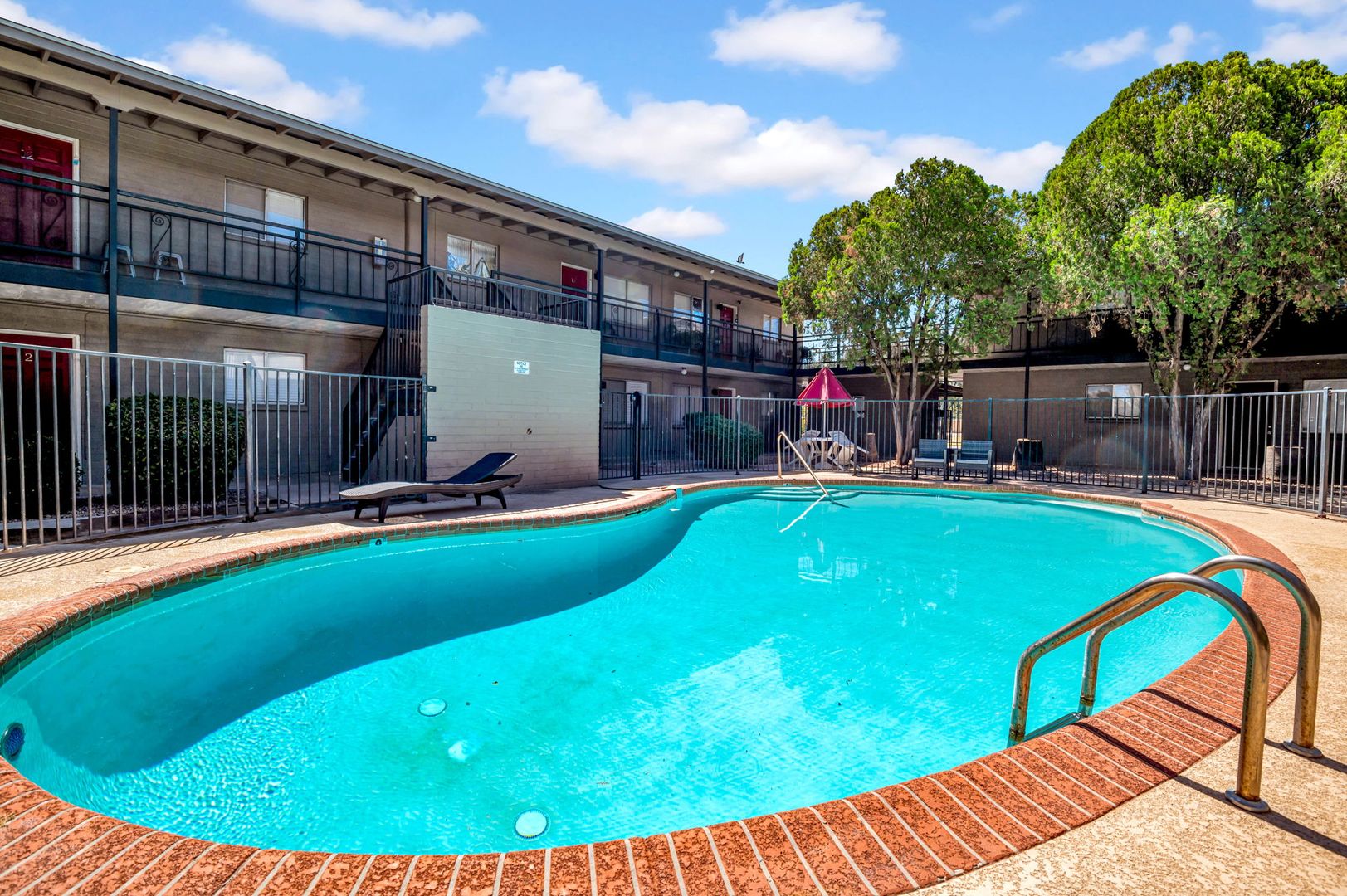 Pool at RandDLiving on Irving (5 of 6)