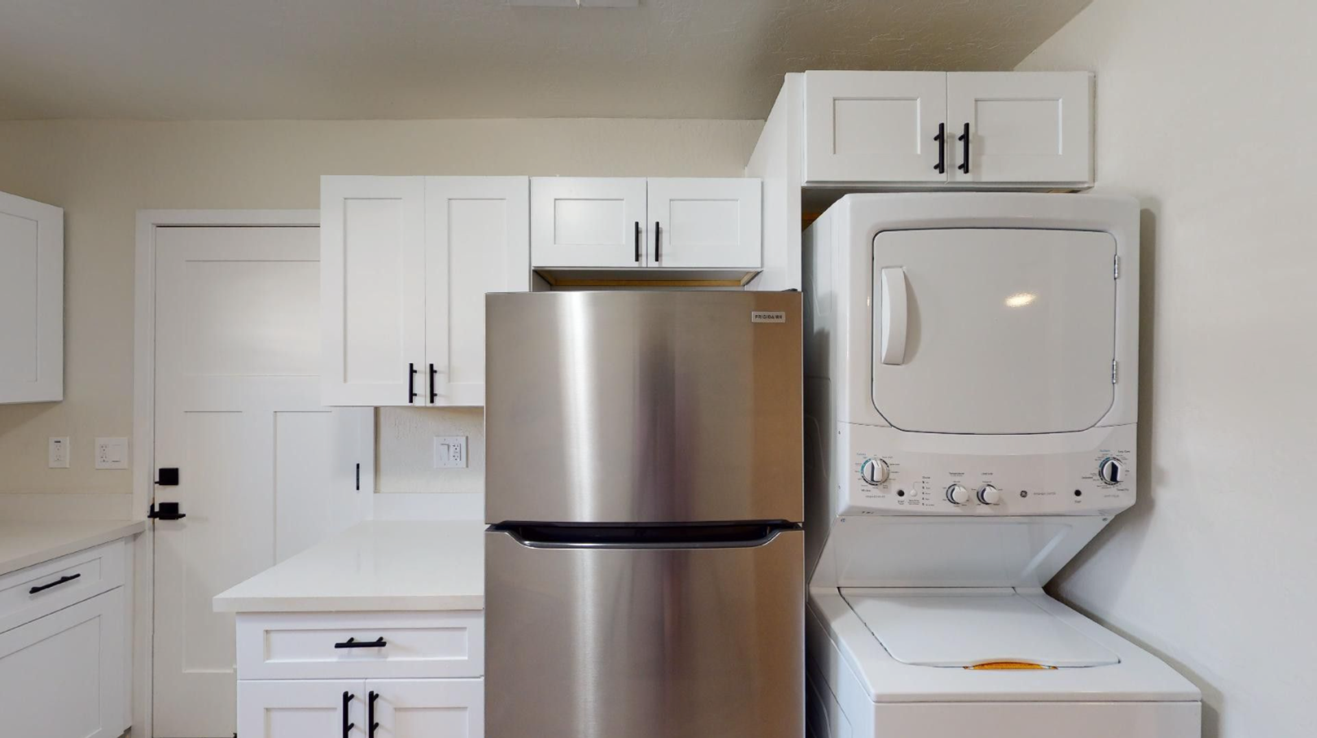 Laundry room at 906 E Roma Ave (2 of 4)