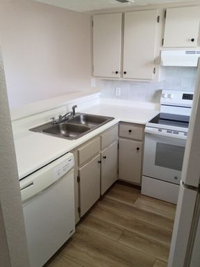 Renovated 1BR with Balcony - Papago Golf Course, Preserve & Mountain Views - In-Unit Washer/Dryer – photo 1