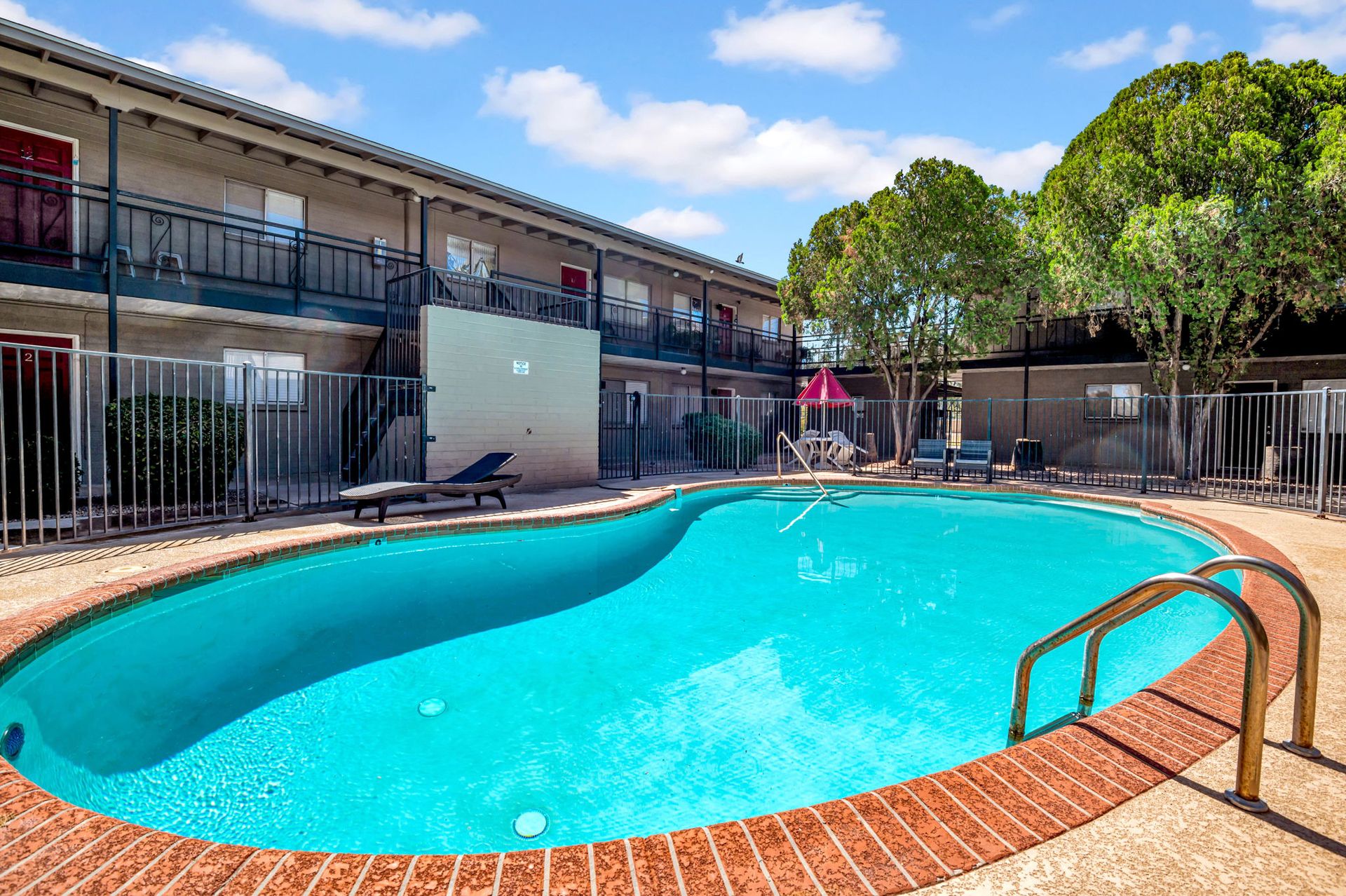 Pool at RandDLiving on Irving (3 of 6)