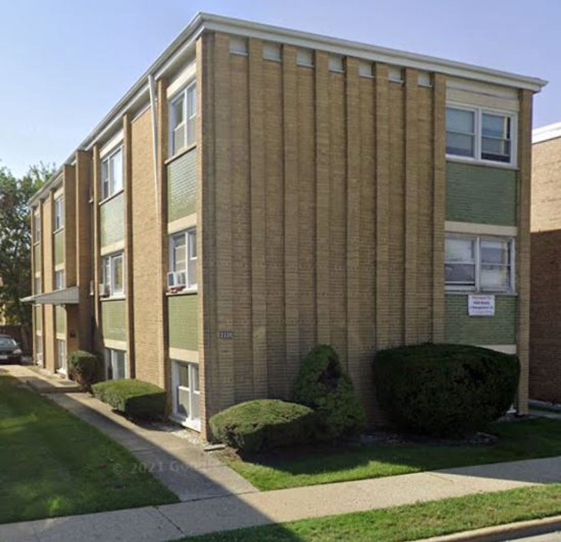 Broadview Apartment: 2320 W. Roosevelt Rd.