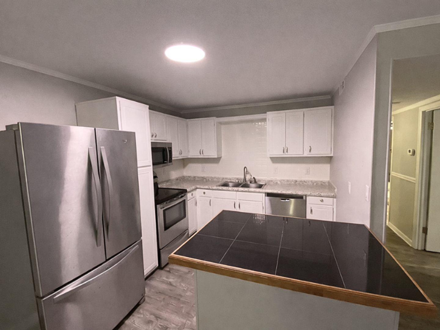 Louisville Apartment: 2843 Louisville Road