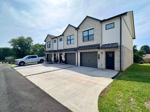 ✨Total Monthly Leasing Price: $1,855 | Amazing 3 bedrooms townhome w/attached garage in Morristown - FIRST MONTH'S RENT FREE!