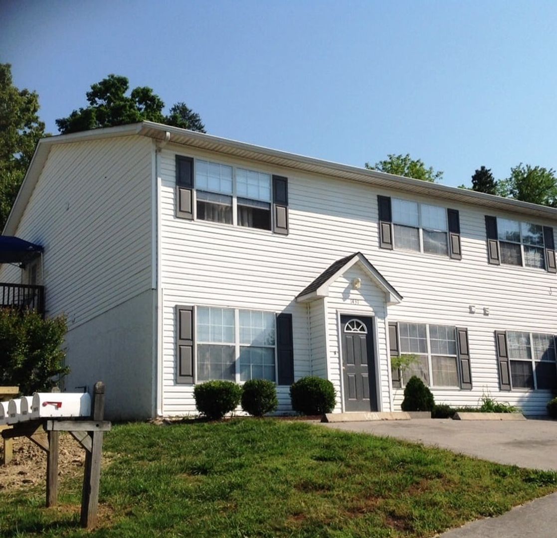 1429 Dutch Valley Drive, Knoxville, TN 37918